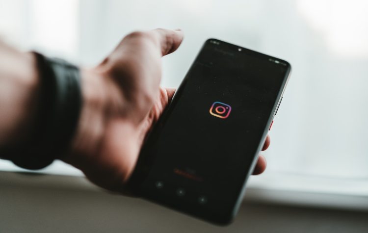 Instagram teste une nouvelle option pour signaler les contenus créés par intelligence artificielle