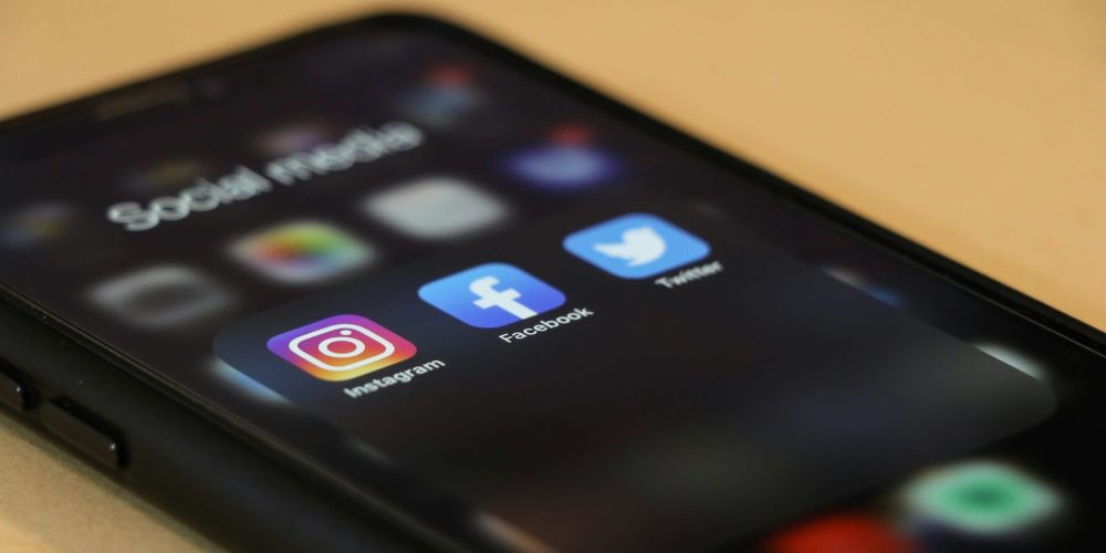 Comment les agents étrangers utilisent les réseaux sociaux pour cibler les ingénieurs français de la défense