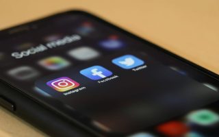 Comment les agents étrangers utilisent les réseaux sociaux pour cibler les ingénieurs français de la défense