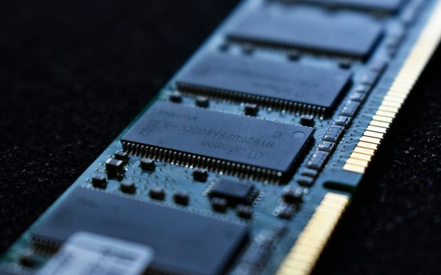 Augmentation considérable des prix de la DRAM : une tendance qui impacte le marché technologique